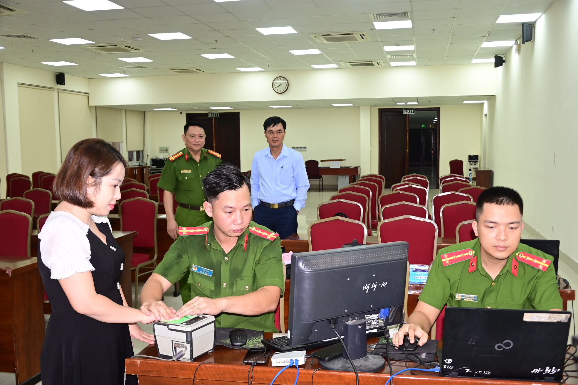 Khối Công an quận: Tiếp nhận, giải quyết 32.103 hồ sơ cấp Căn cước